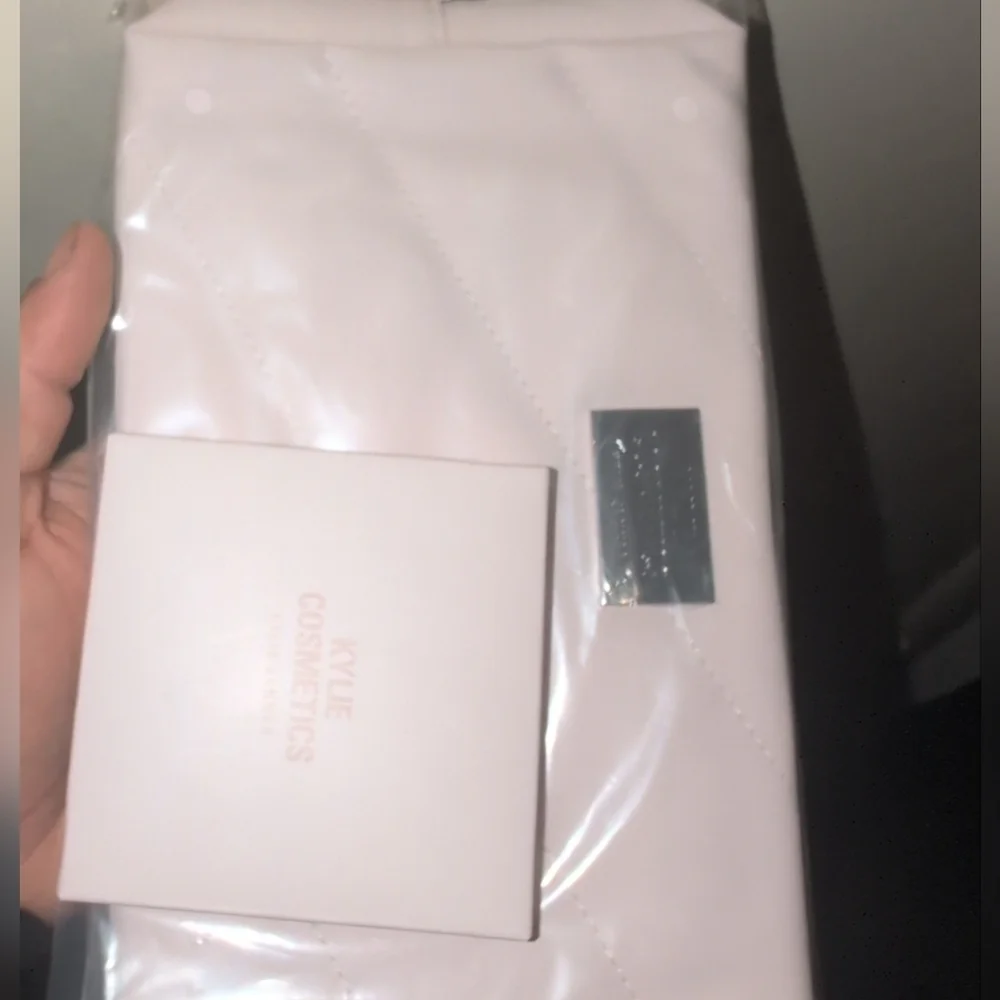 Kylie Cosmetics Soft Pink Makeup Bag And Compact Mirror